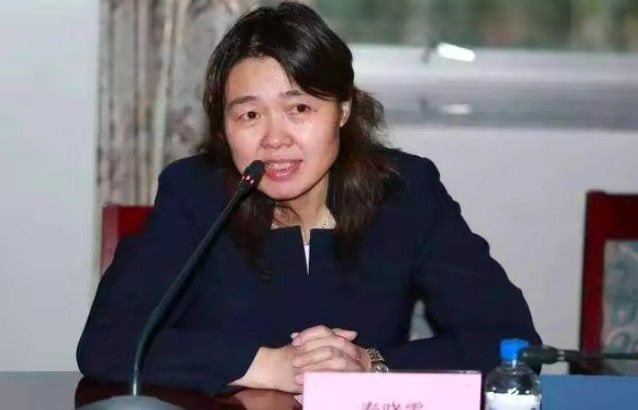 伯爵夫人被召往赐顾帮衬一个生病的伴侣，并强迫将军接管她的女儿Marcilla作为家庭客人。但是，一些村平易近起头灭亡，将军的女儿劳拉很快变得衰弱和惨白，但玛西拉在那边抚慰她。当玛西拉找到了另外一个可以把本身强加给本身的家庭时，村平易近们起头低声谈论吸血鬼。这类模式在艾玛生病时反复，但将军不克不及歇息，并追求哈托格男爵的建议，他曾对一个吸血鬼家庭进行了决议性的冲击。嗯，差未几了。（mac://www.rrdyw.cc/）